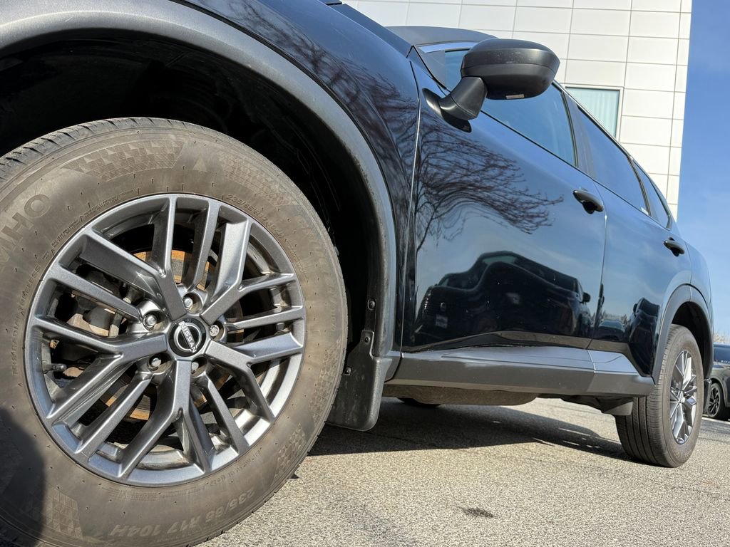 Used 2023 Nissan Rogue S AWD/4WD image 10