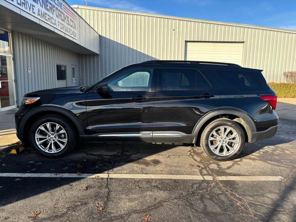 Used 2021 Ford Explorer XLT w/ Equipment Group 202A image 5