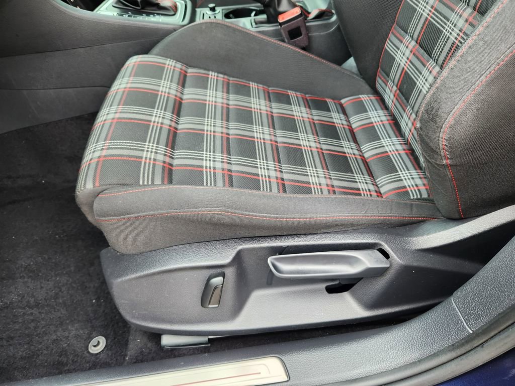 Used 2018 Volkswagen GTI SE FWD image 20