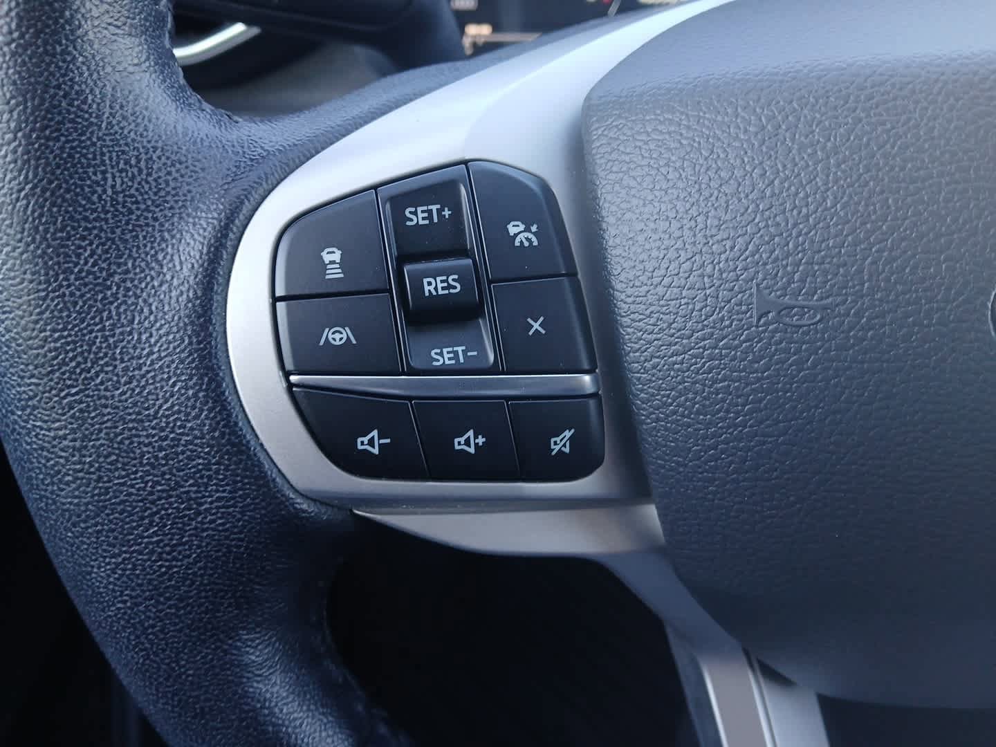 Used 2023 Ford Explorer Limited AWD/4WD image 26