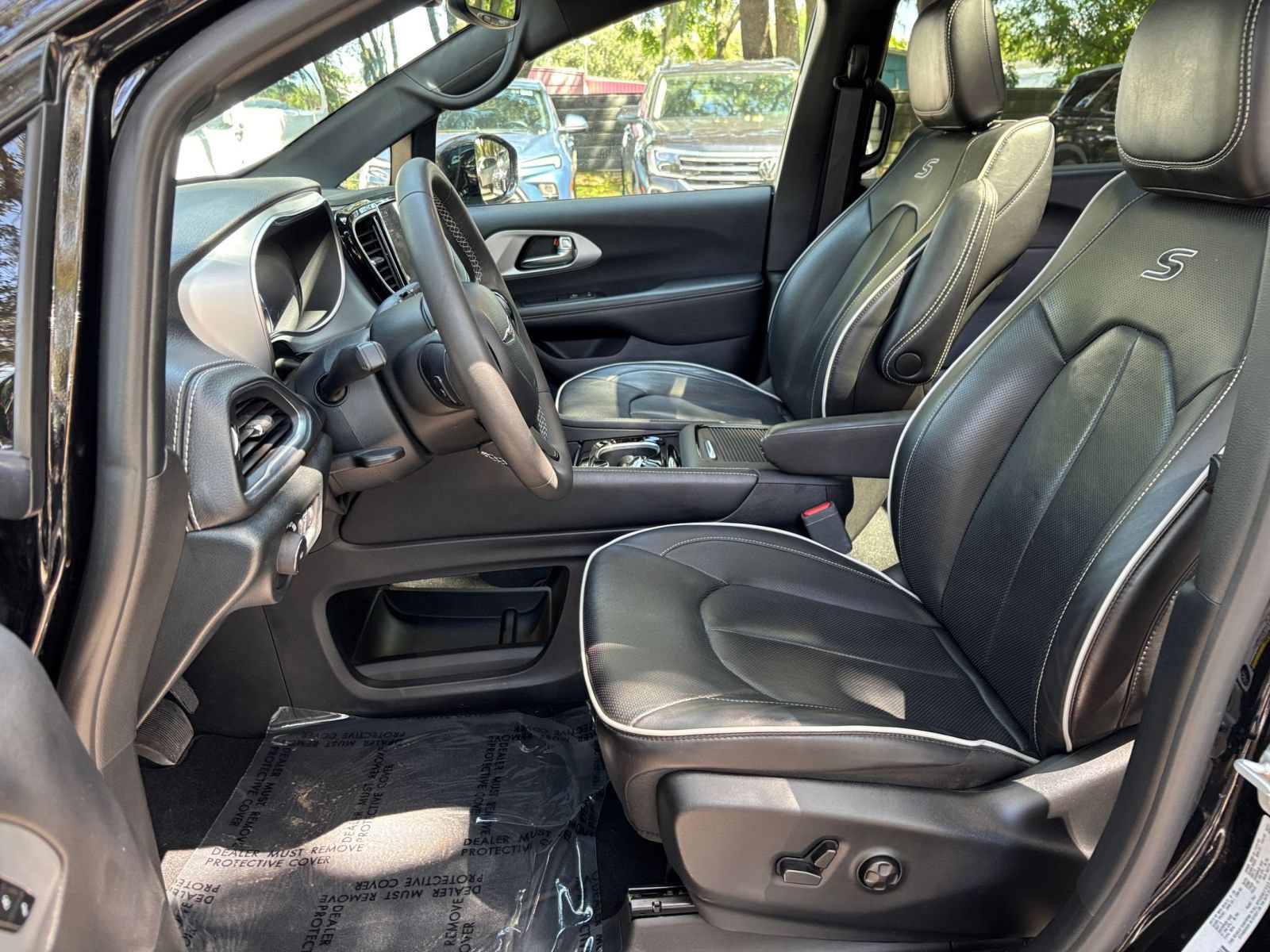 Used 2025 Chrysler Pacifica Limited FWD image 29