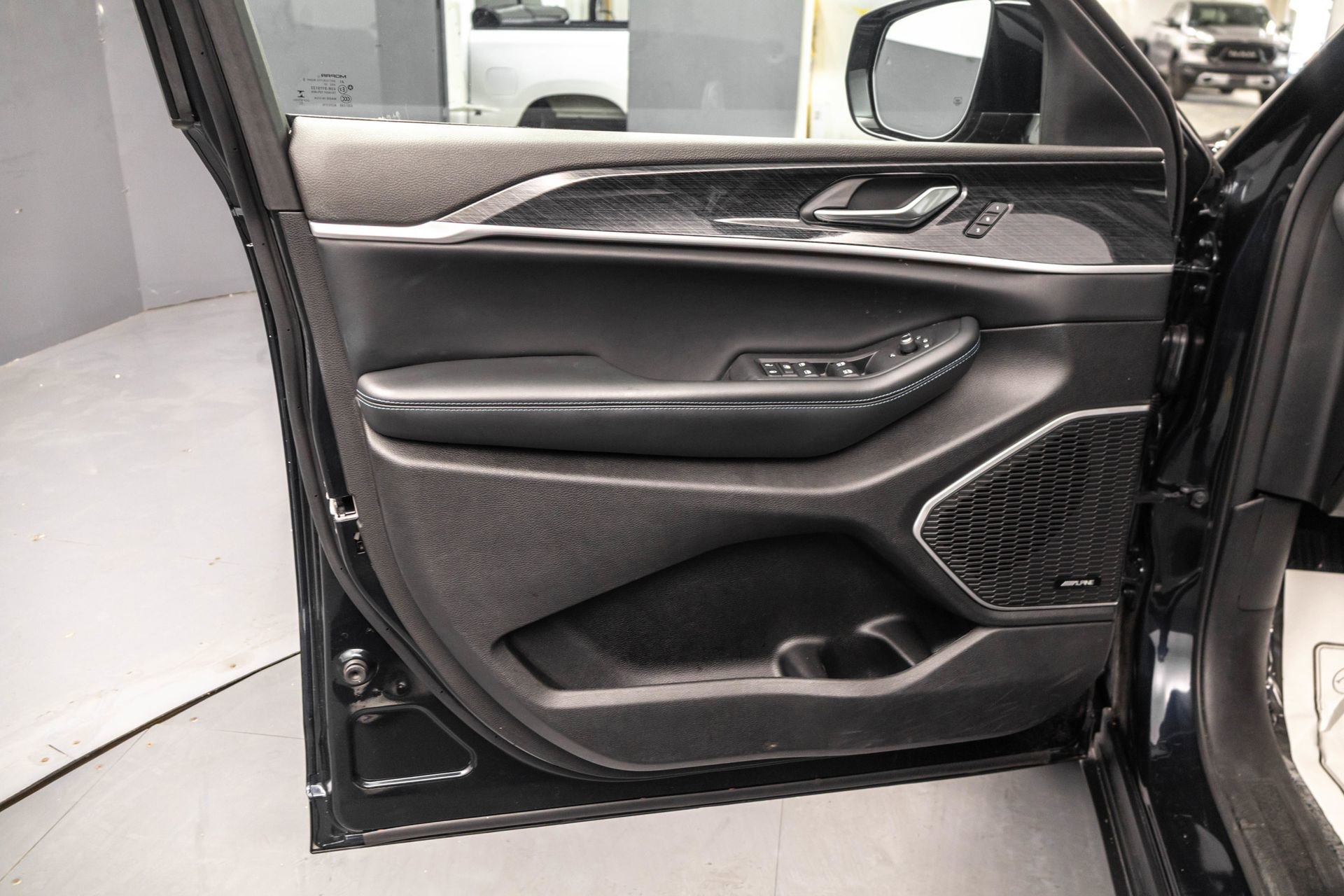 Used 2022 Jeep Grand Cherokee Trailhawk w/ Advanced Protech Group II image 31