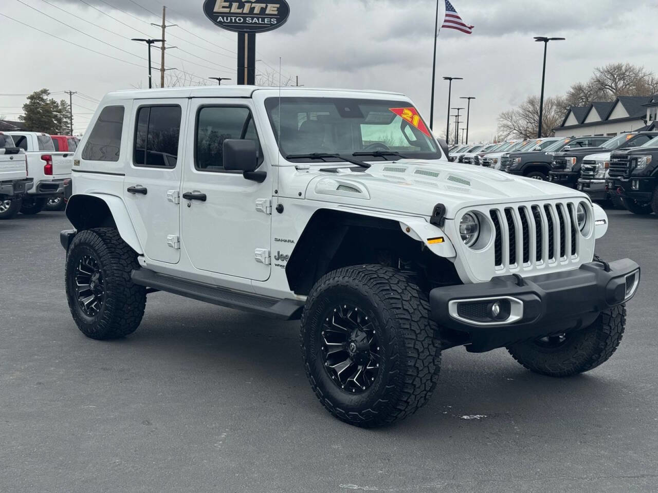 Used 2021 Jeep Wrangler Unlimited Sahara w/ Uconnect 4C Nav & Sound Group AWD/4WD image 3