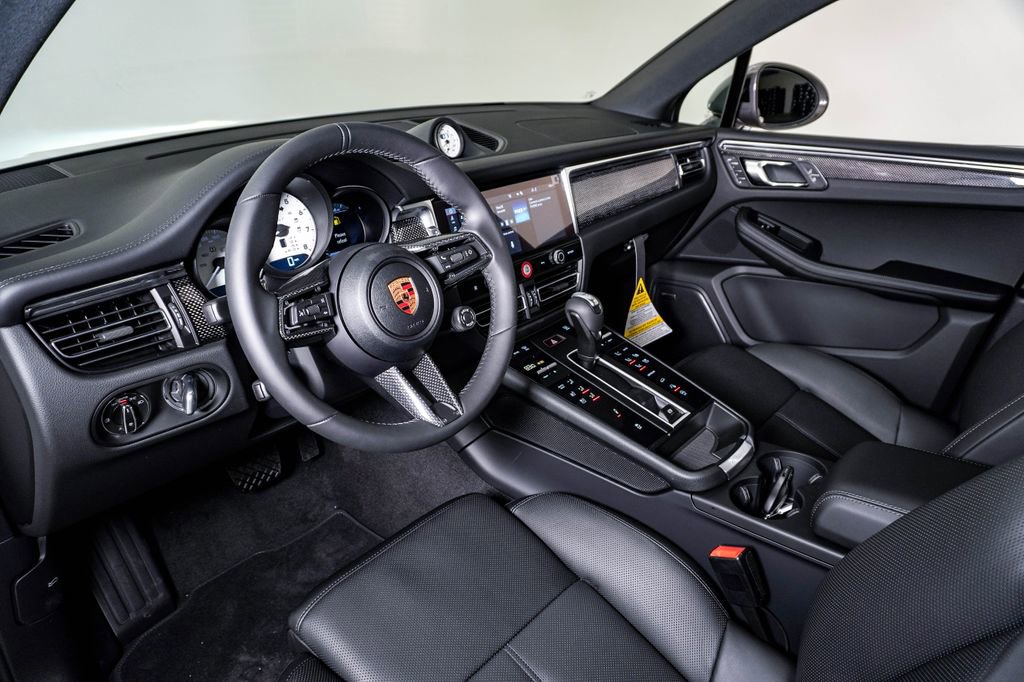 New 2026 Porsche Macan Turbo image 4