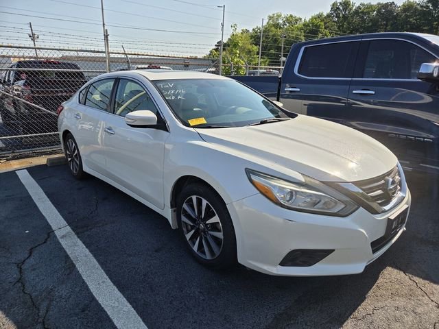 Used 2016 Nissan Altima 2.5 SL w/ 2.5 Technology Package FWD image 3
