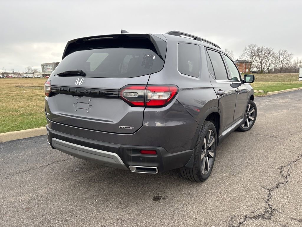 Used 2025 Honda Pilot Touring image 13