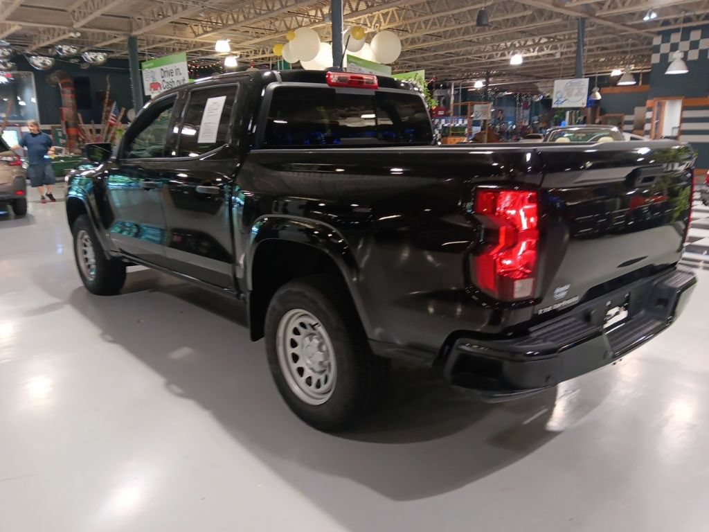 Used 2025 Chevrolet Colorado W/T AWD/4WD image 9