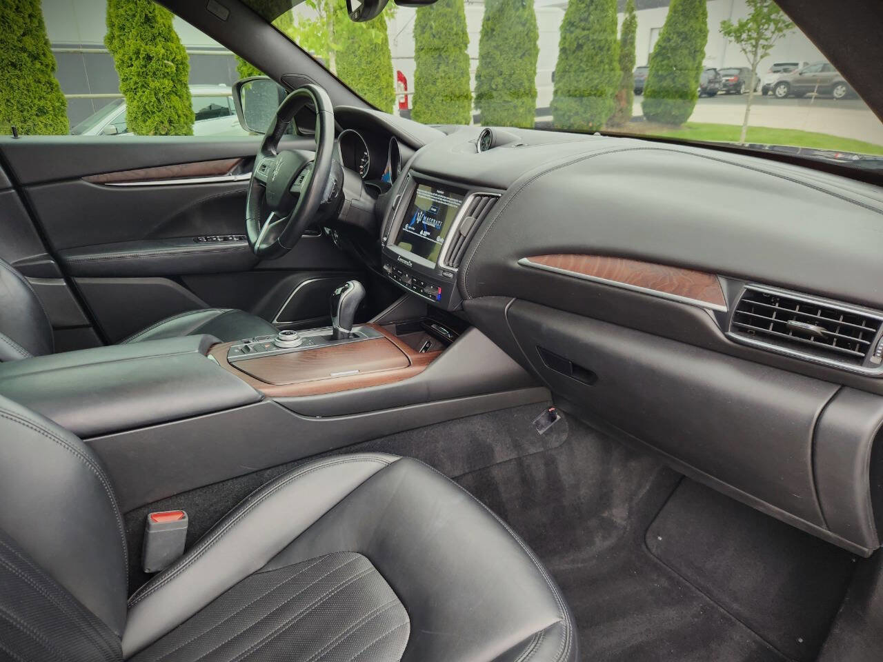 Used 2017 Maserati Levante w/ Luxury Package AWD/4WD image 7