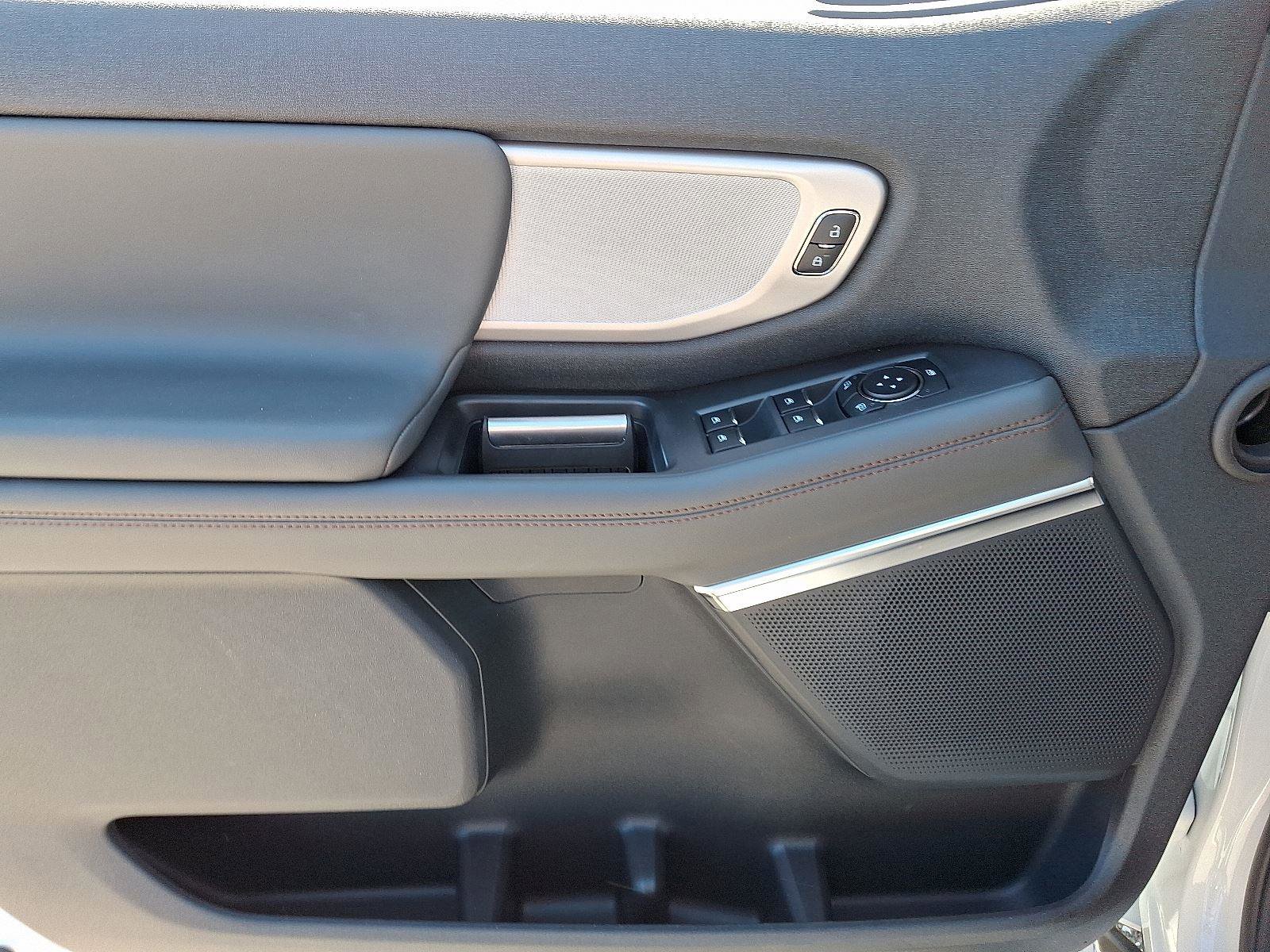 New 2025 Ford Expedition Active image 9