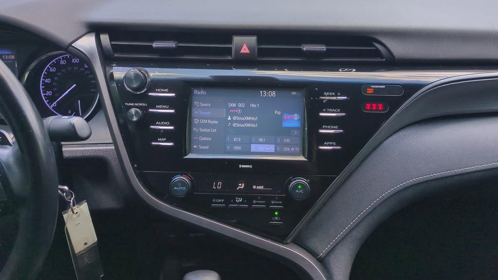 Used 2020 Toyota Camry SE image 16