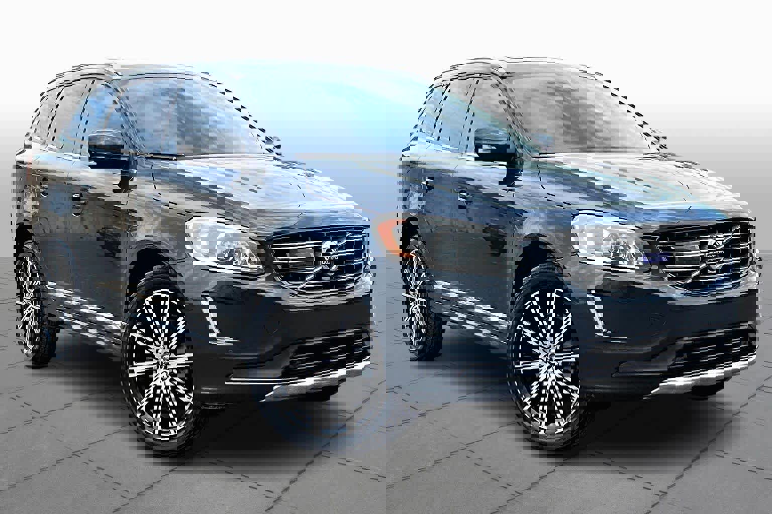 Used 2016 Volvo XC60 T5 Platinum image 2