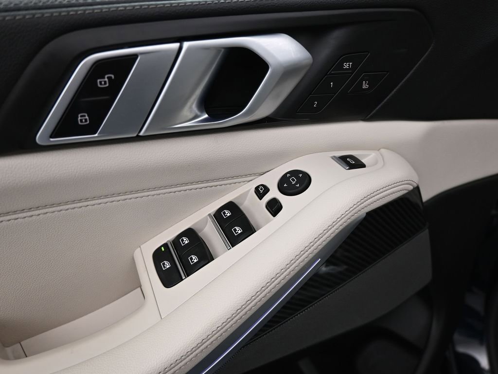 Used 2022 BMW X5 M50i w/ Executive Package image 10