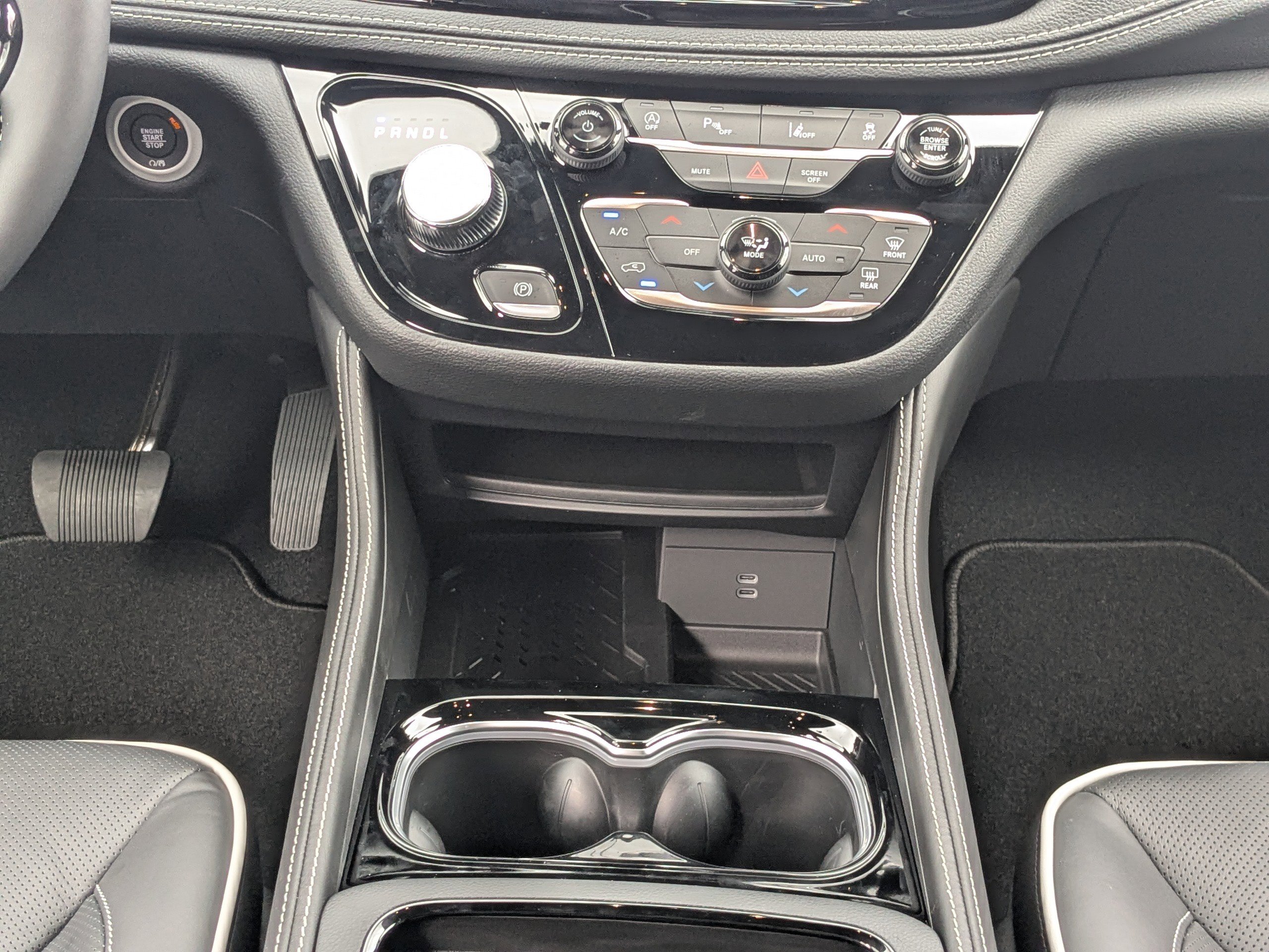 New 2026 Chrysler Pacifica Limited w/ S Appearance Package image 18