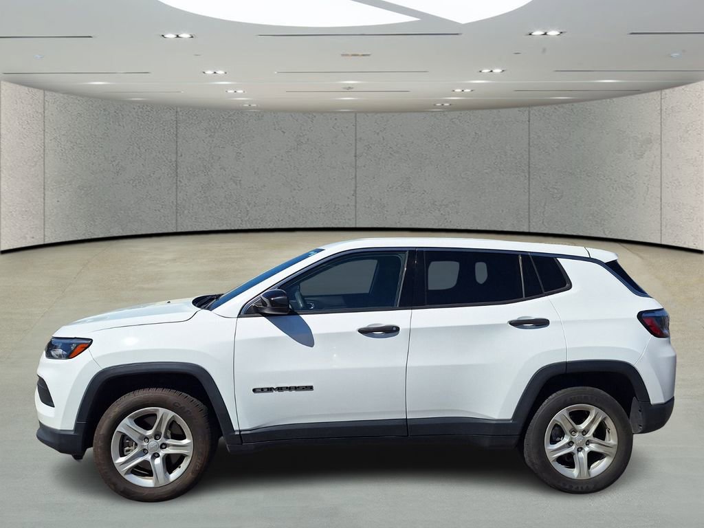 Used 2023 Jeep Compass Sport image 2