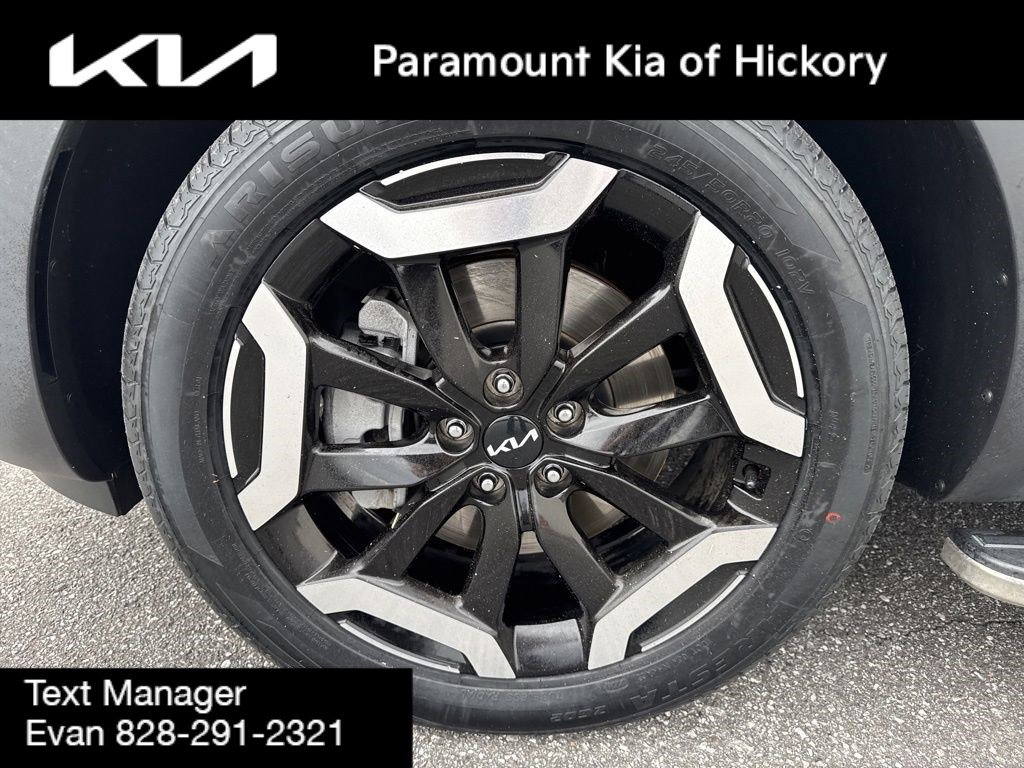 Used 2023 Kia Telluride S image 9