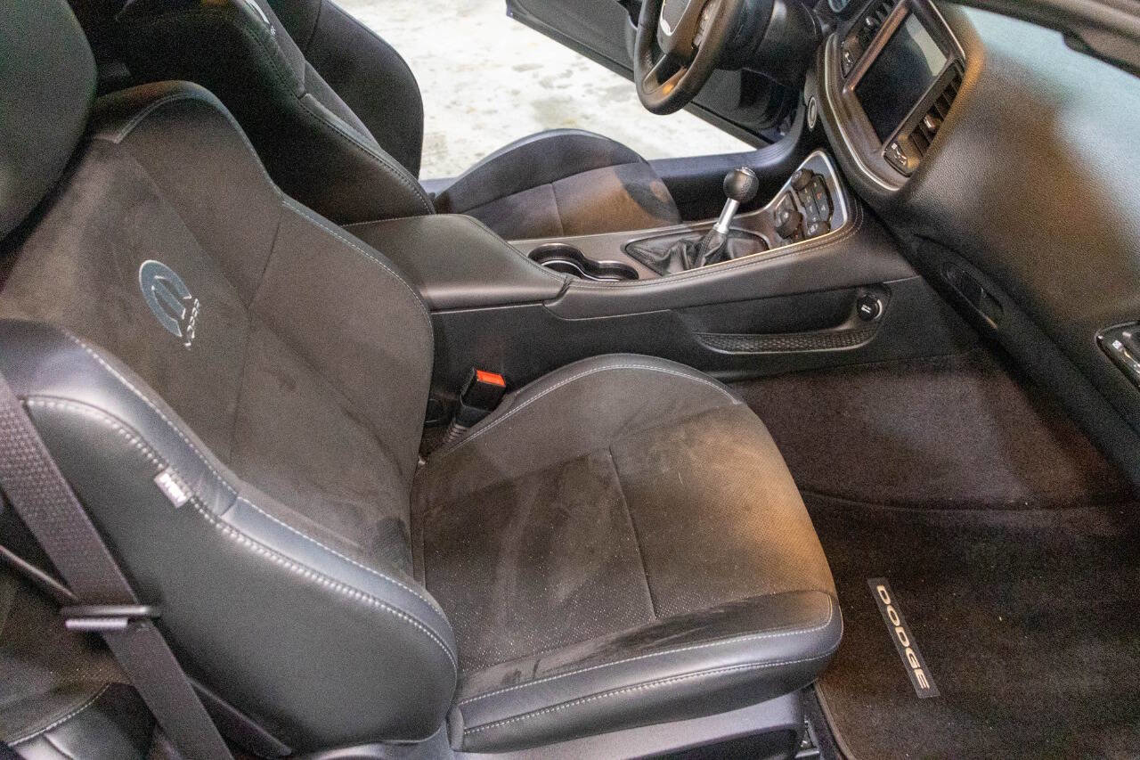 Used 2017 Dodge Challenger R/T Scat Pack RWD image 31