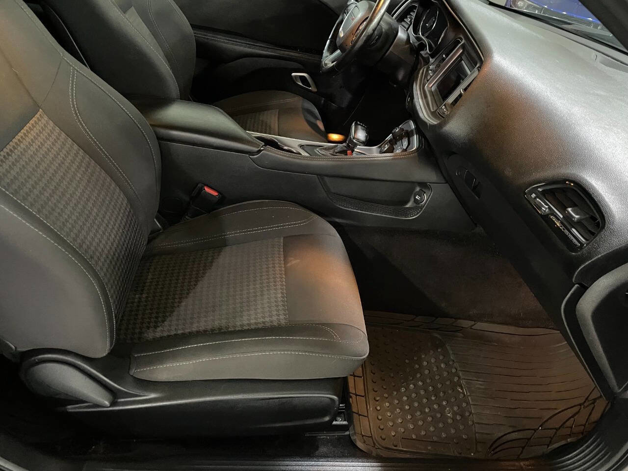 Used 2019 Dodge Challenger SXT image 21