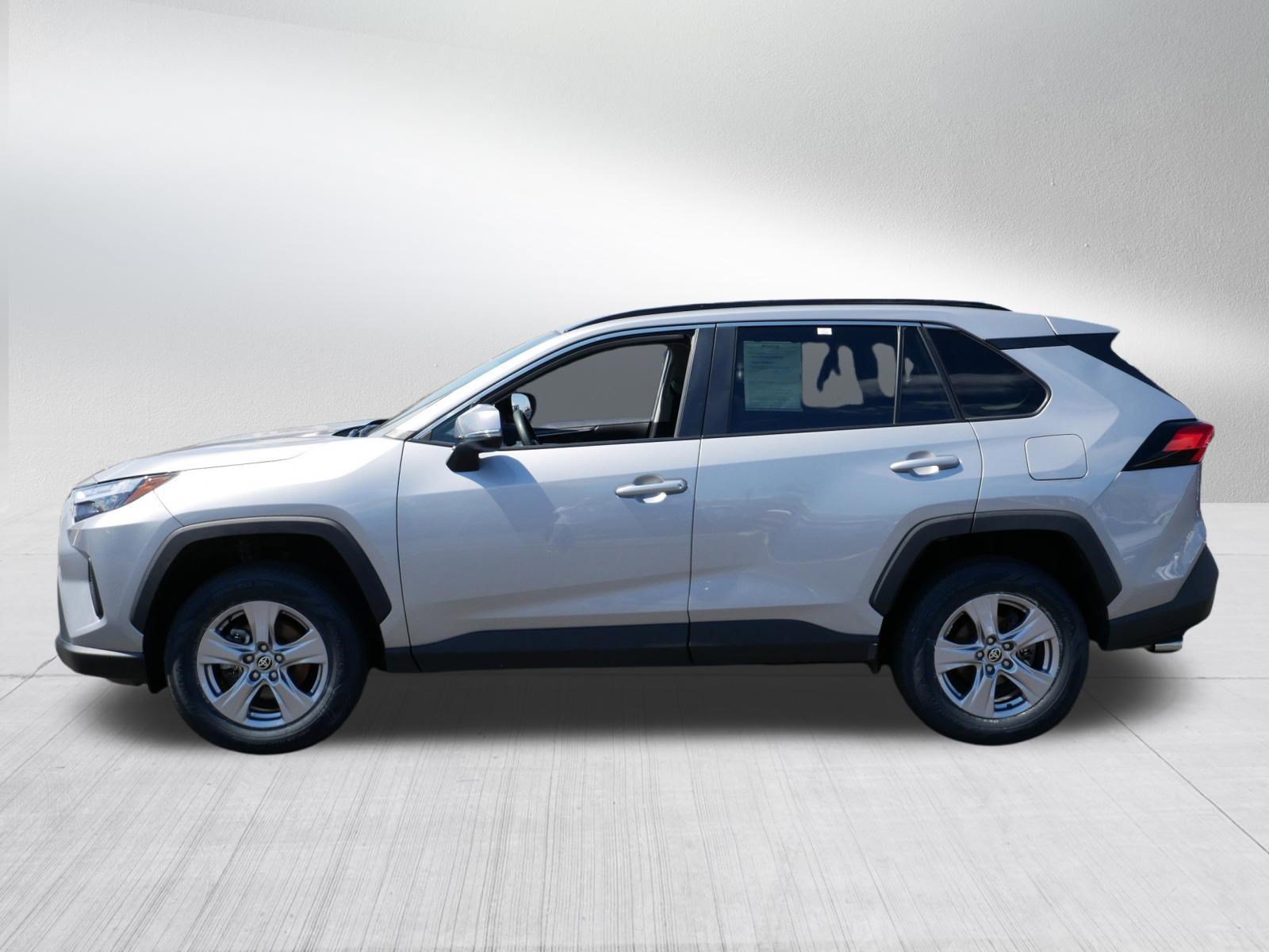 Used 2025 Toyota RAV4 XLE AWD/4WD image 4