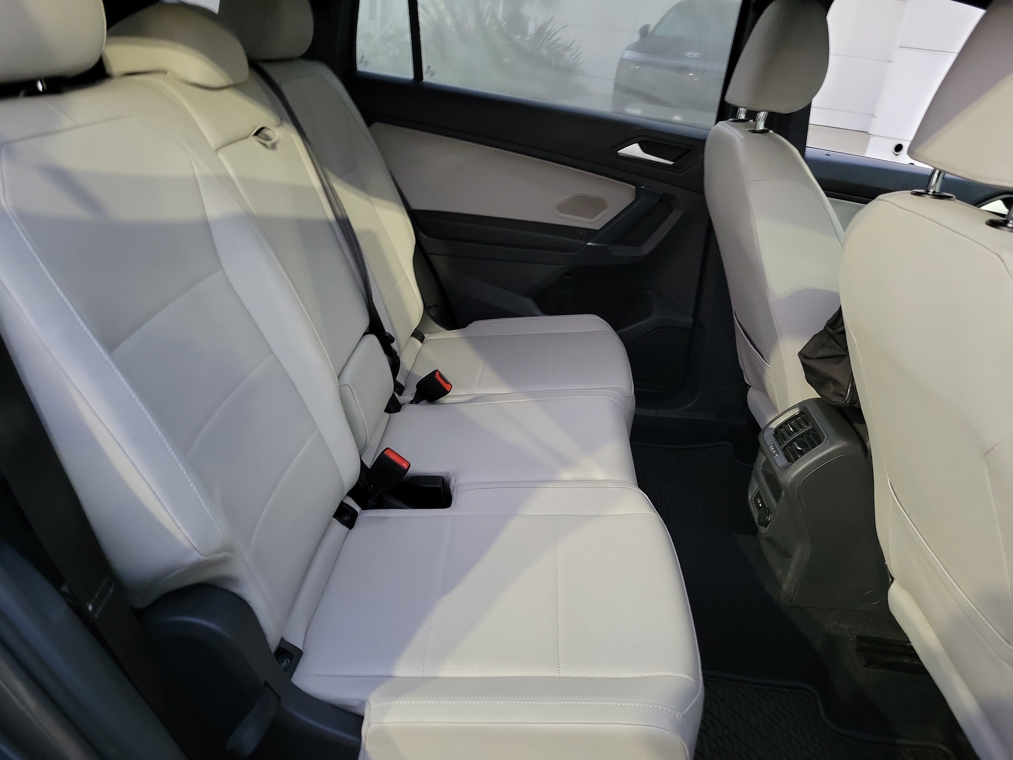 Used 2020 Volkswagen Tiguan SE R-Line image 20