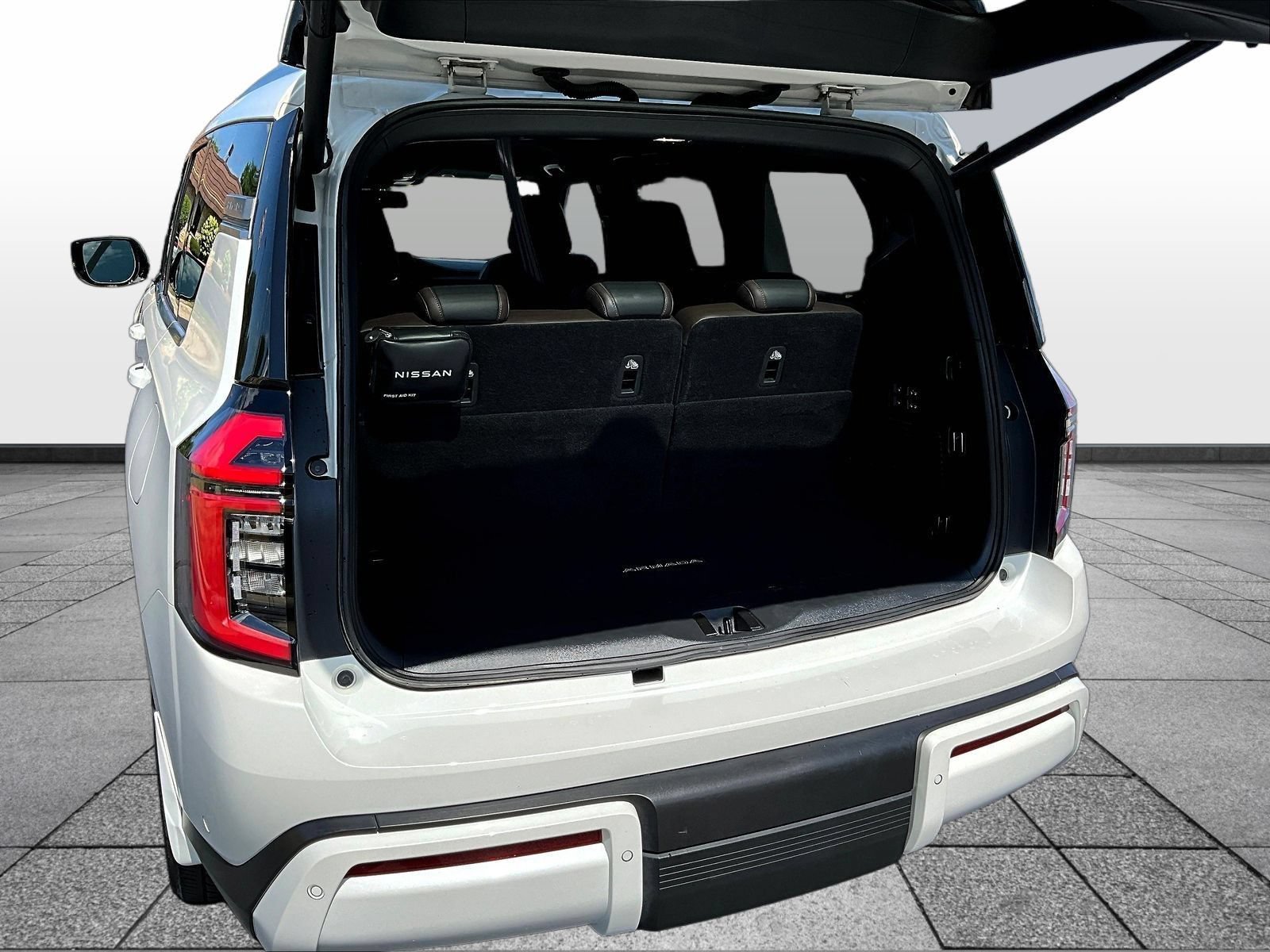 Certified 2025 Nissan Armada SL w/ Captain's Chari Seat Package AWD/4WD image 9
