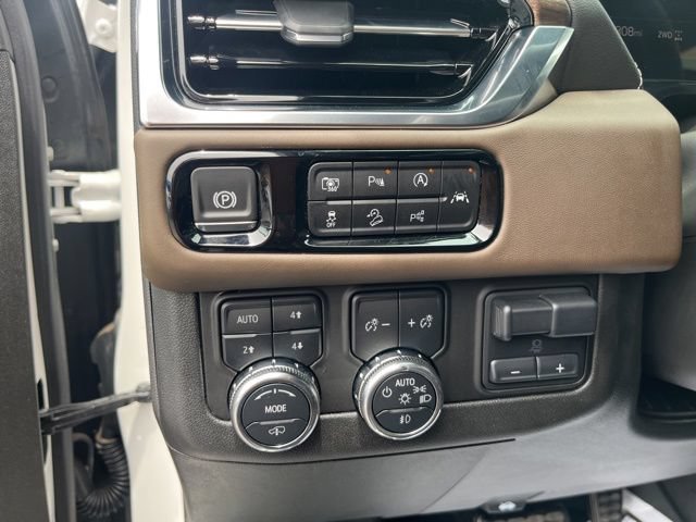 Used 2025 GMC Yukon XL Denali Ultimate w/ LPO, Floor Liner Package AWD/4WD image 16