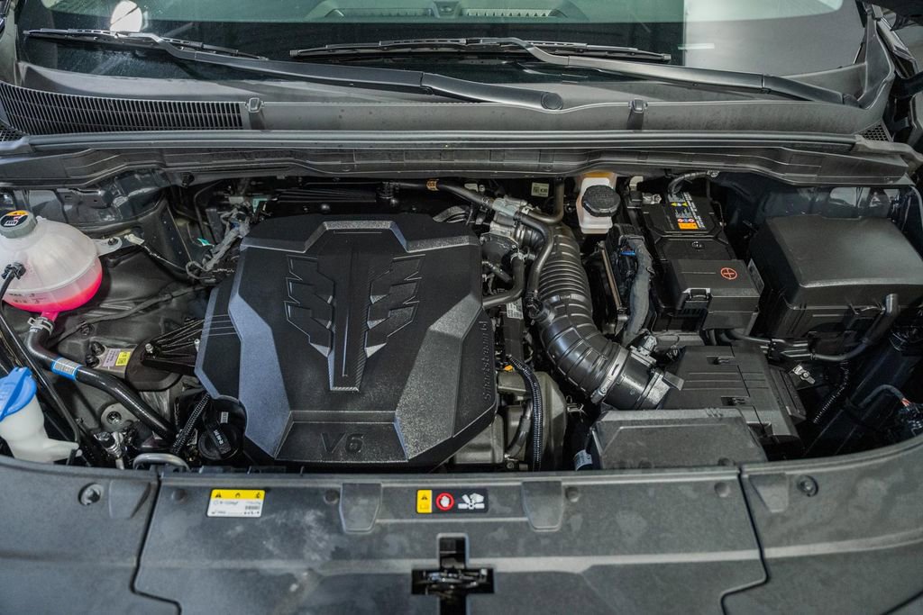 Used 2025 Kia Carnival FWD image 21