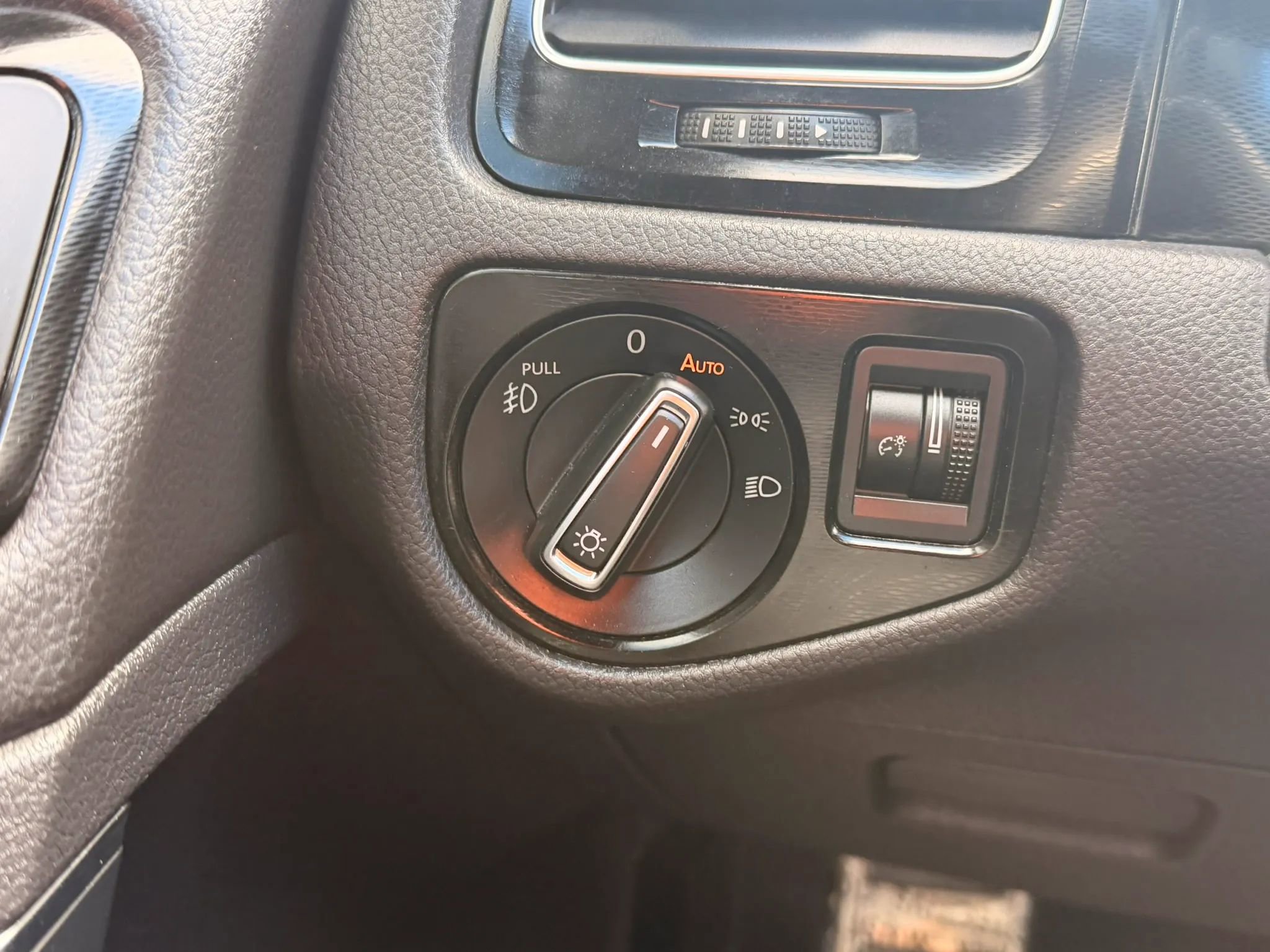 Used 2015 Volkswagen GTI SE w/ Lighting Package (SEL) FWD image 21