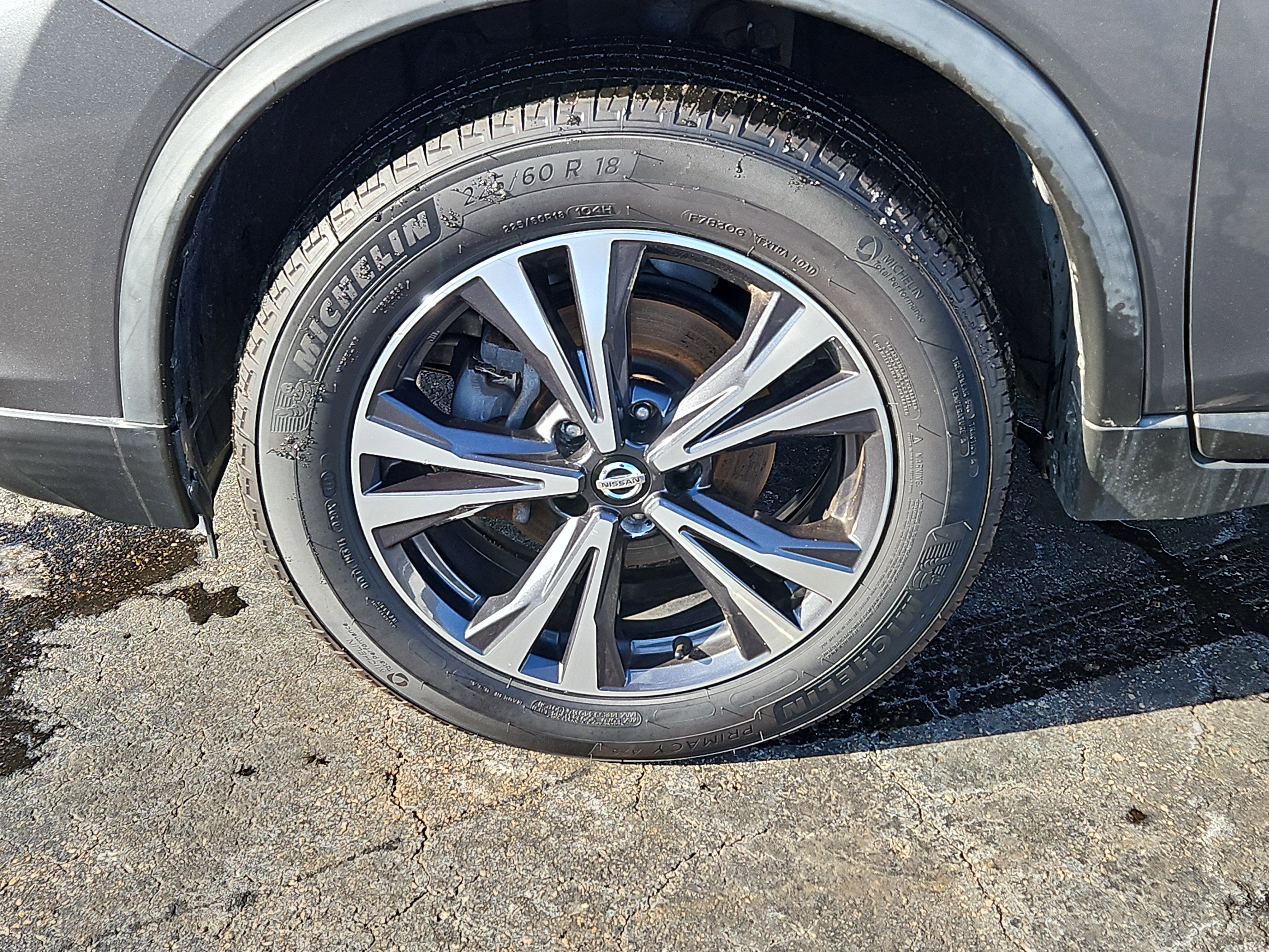 Used 2018 Nissan Rogue SL image 2