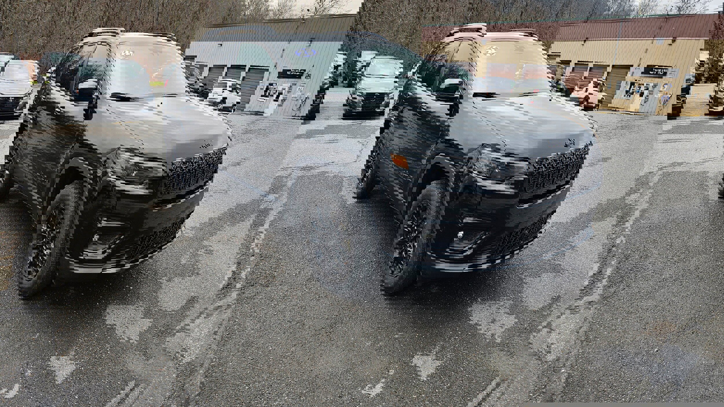 Used 2023 Jeep Cherokee Altitude Lux image 4
