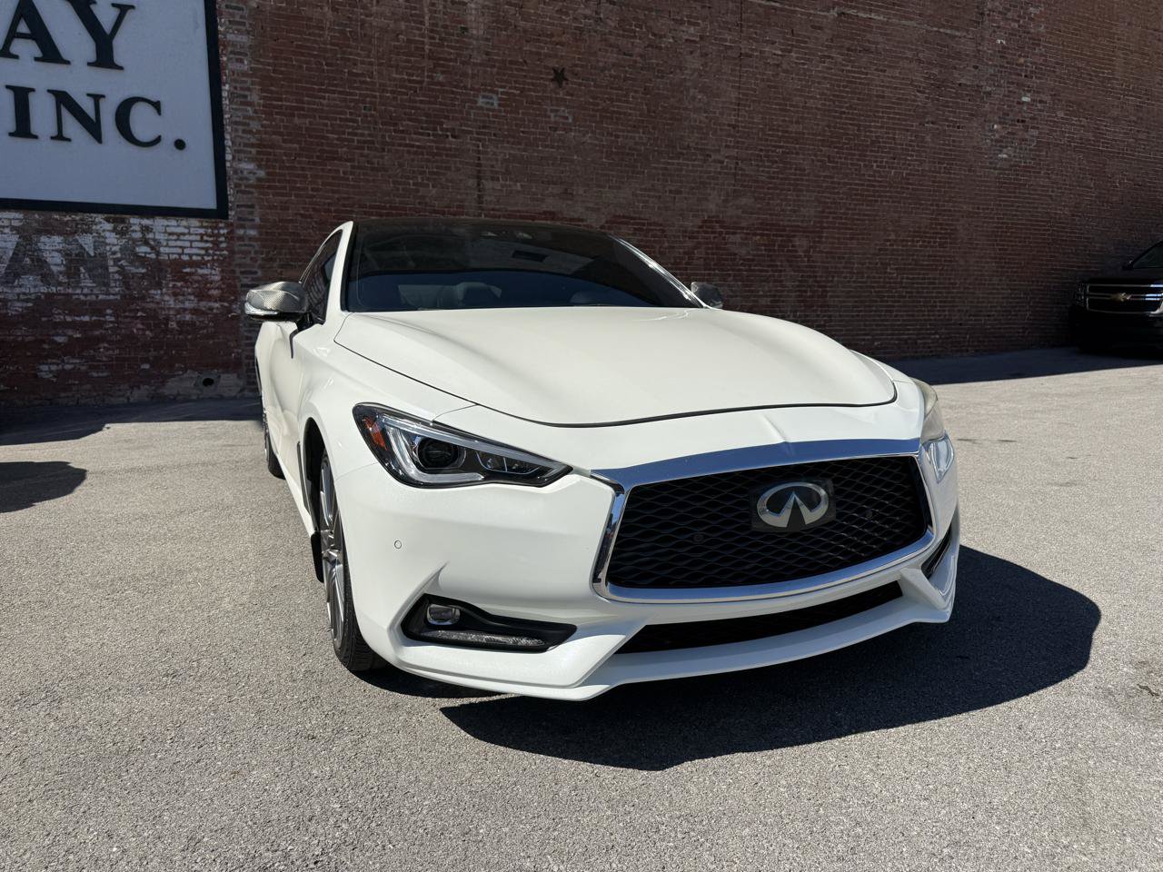 Used 2017 INFINITI Q60 Red Sport 400 AWD/4WD image 2
