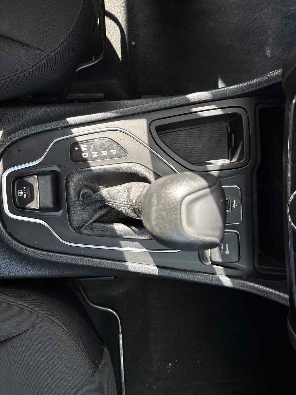 Used 2020 Jeep Cherokee Latitude FWD image 30