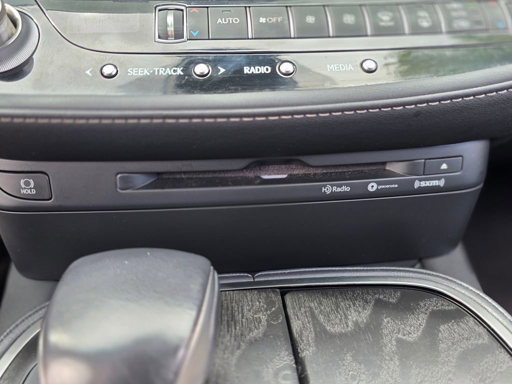 Used 2021 Lexus LS 500 w/ Accessory Package (Z1) RWD image 32