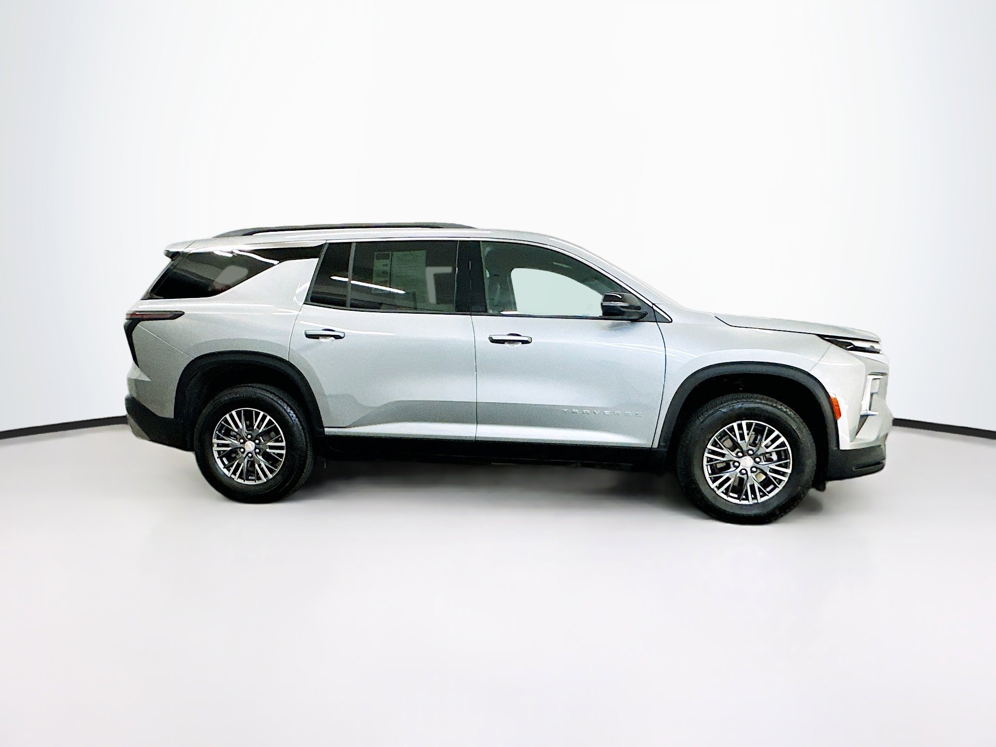 Used 2025 Chevrolet Traverse LT image 10