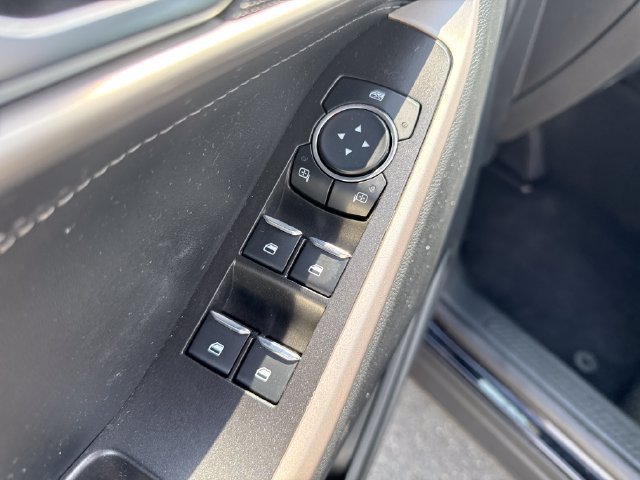 Used 2023 Ford Explorer XLT w/ Equipment Group 202A AWD/4WD image 25