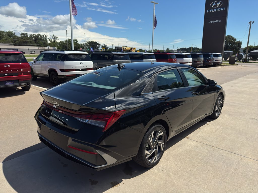 New 2025 Hyundai Elantra SEL FWD image 5