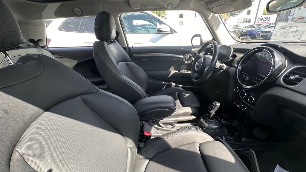 Used 2024 MINI Cooper 2-Door Hardtop FWD image 4