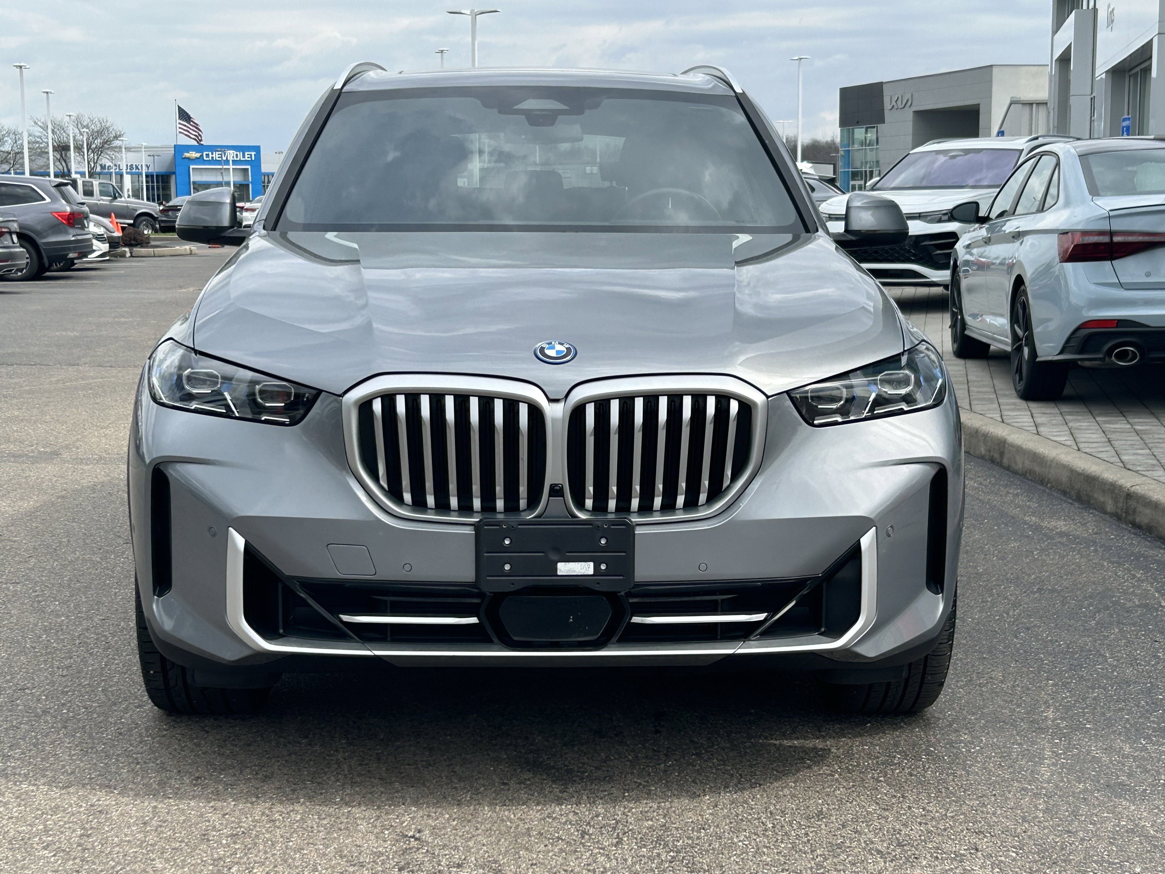 Used 2025 BMW X5 xDrive50e image 2