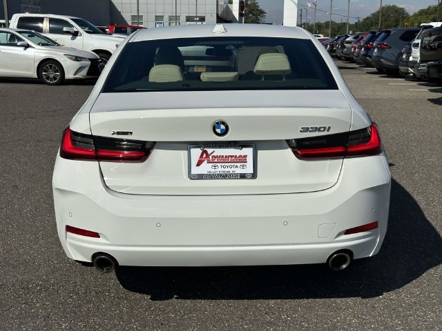 Used 2023 BMW 330i xDrive Sedan w/ Premium Package AWD/4WD image 8