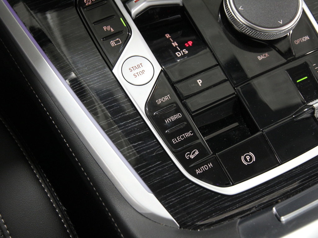 Certified 2024 BMW X5 xDrive50e w/ M Sport Package image 17