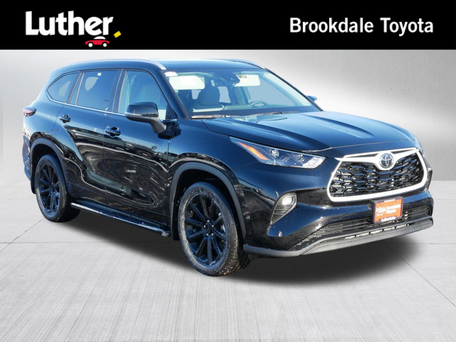 Certified 2026 Toyota Highlander XLE image 1