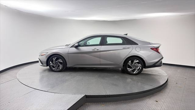 Used 2025 Hyundai Elantra Sport FWD image 3
