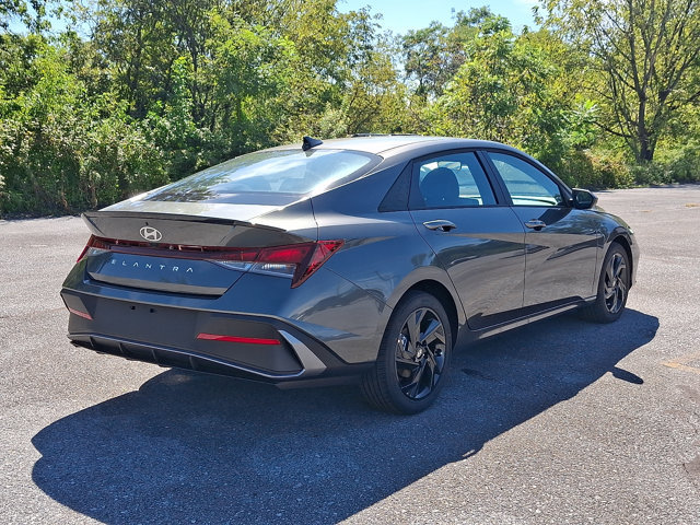 New 2026 Hyundai Elantra SEL Sport FWD image 4