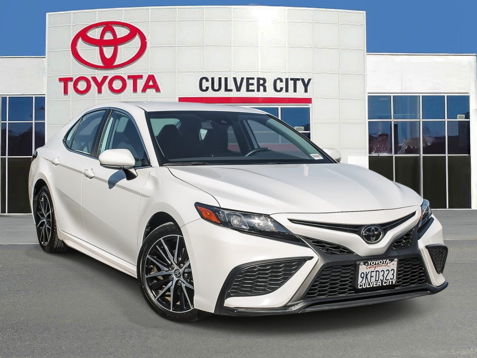 Certified 2024 Toyota Camry SE FWD image 1