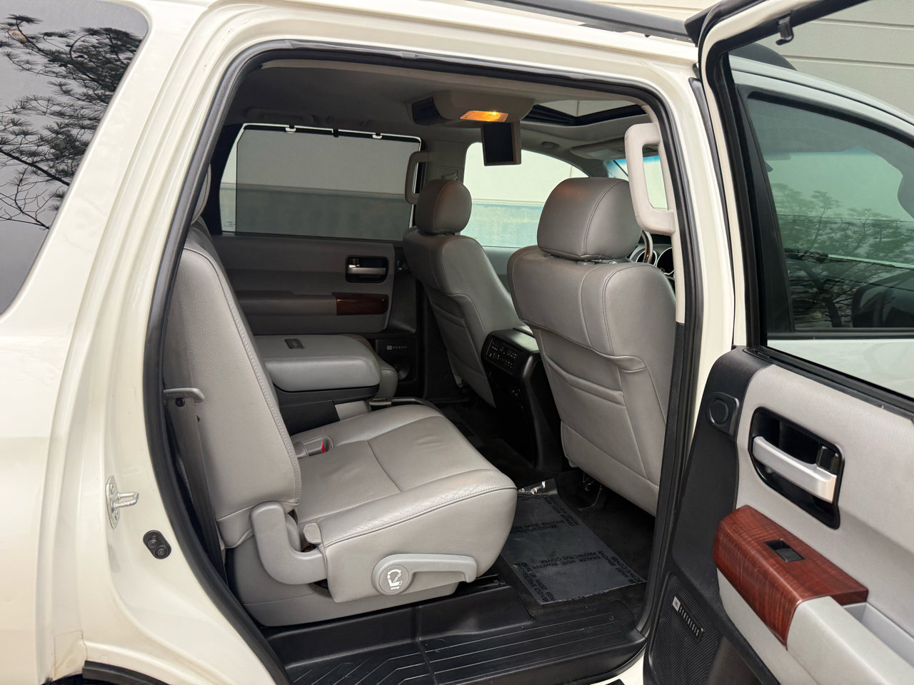 Used 2012 Toyota Sequoia Platinum image 28