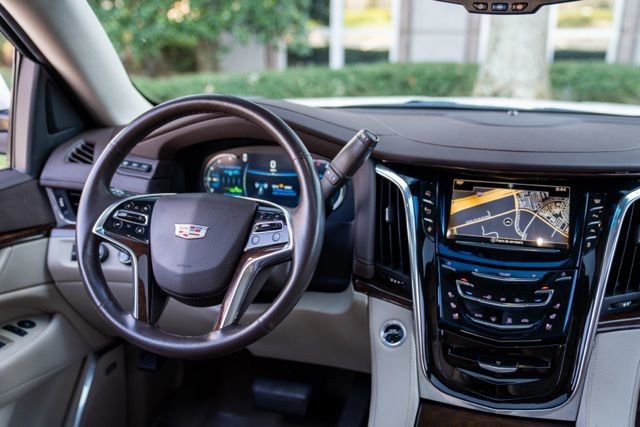 Used 2016 Cadillac Escalade Luxury image 26