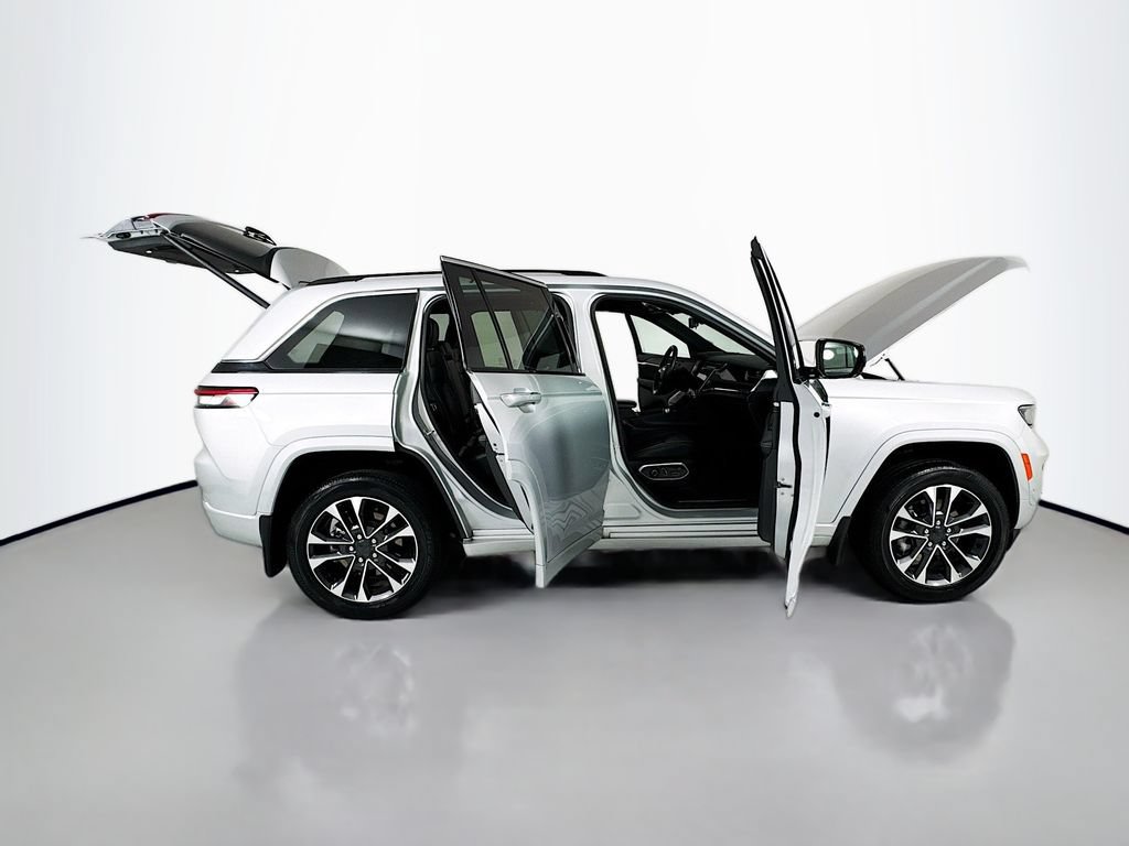 Used 2023 Jeep Grand Cherokee Overland w/ Advanced Protech Group III AWD/4WD image 29
