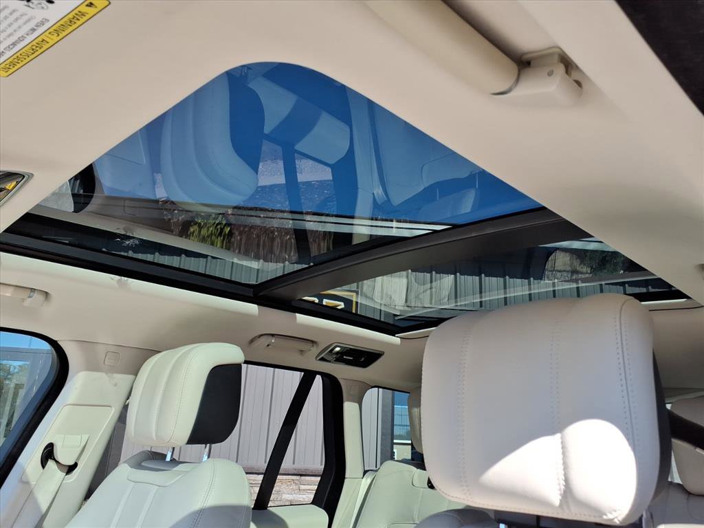 Used 2019 Land Rover Range Rover Supercharged image 9