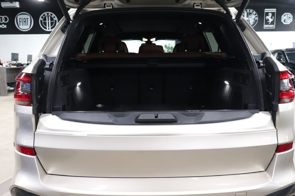 Used 2019 BMW X5 xDrive50i w/ M Sport Package image 21