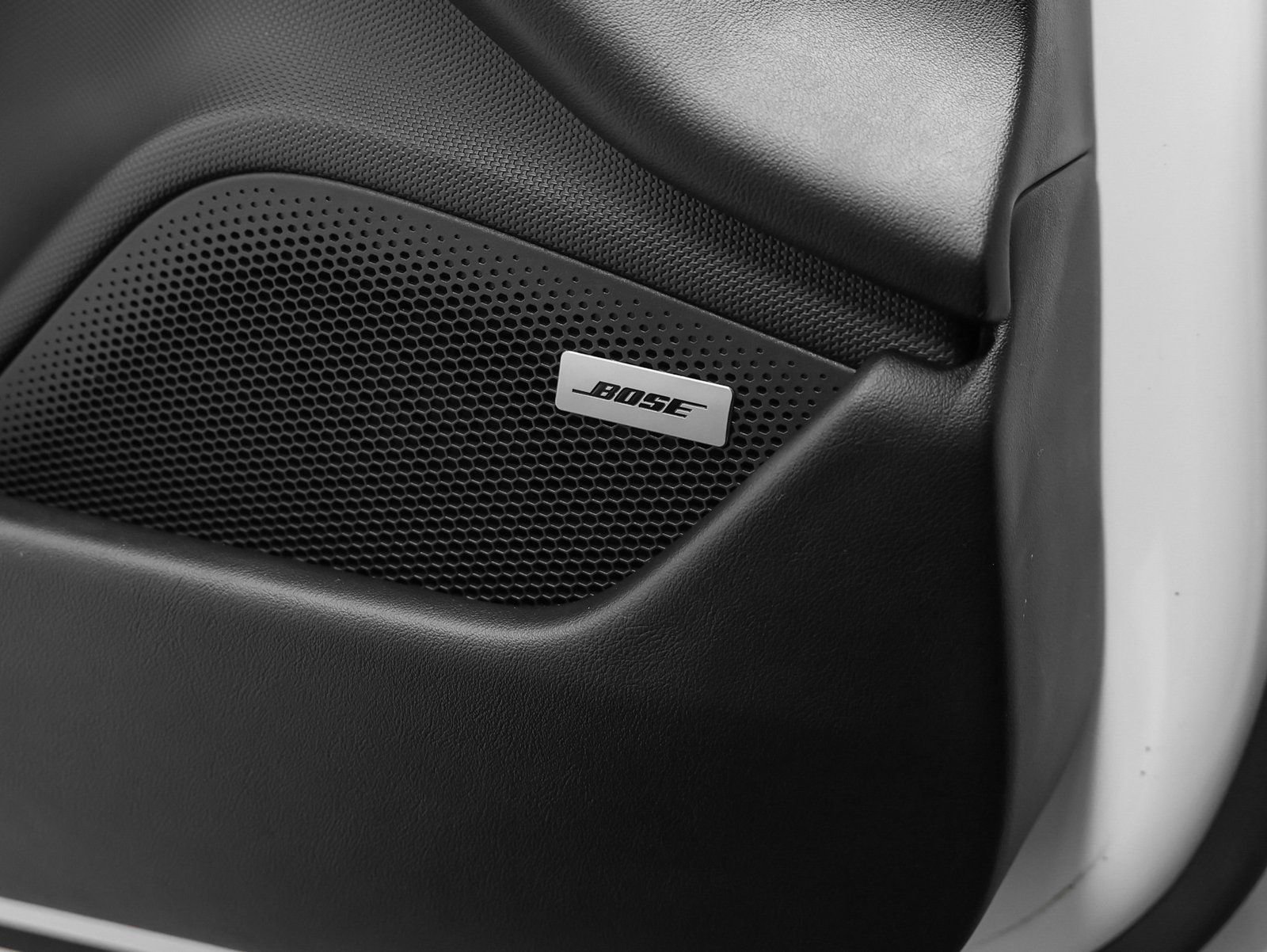 Certified 2022 Porsche Taycan image 37