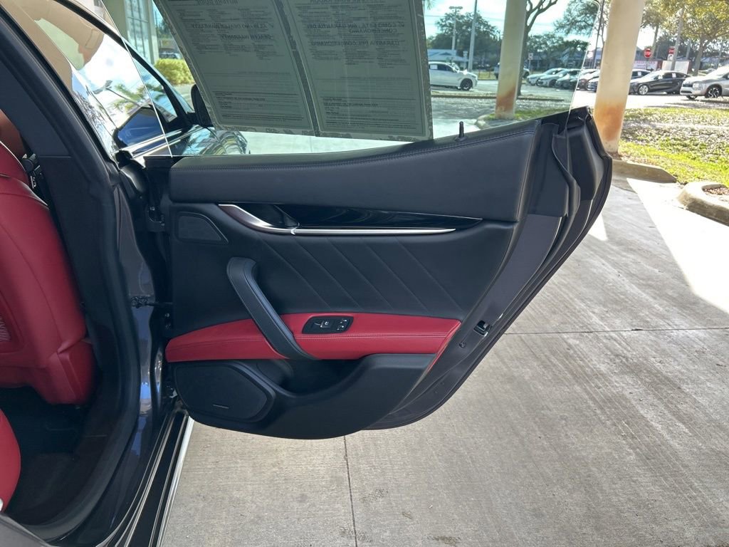 Used 2019 Maserati Ghibli S GranSport image 37